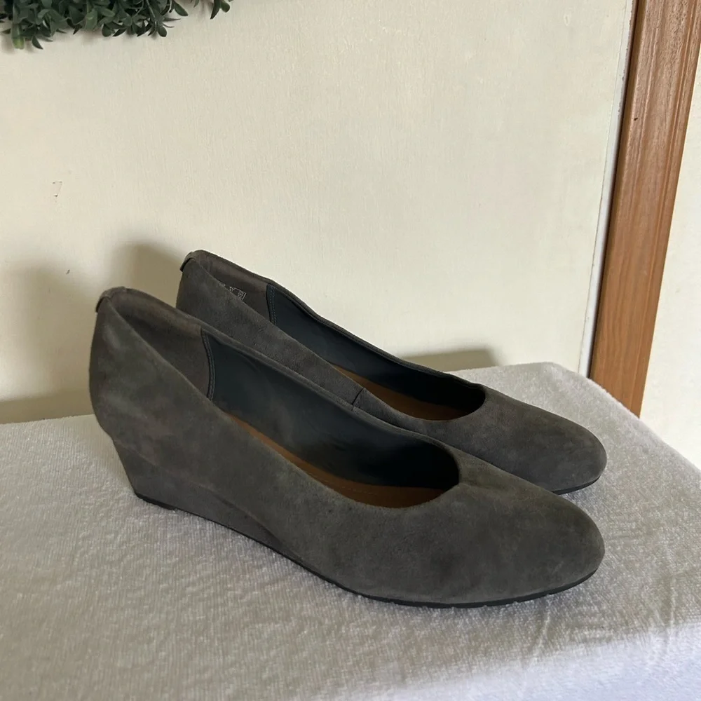 Clark's Gray Suede Wedges Size 9 1/2 W